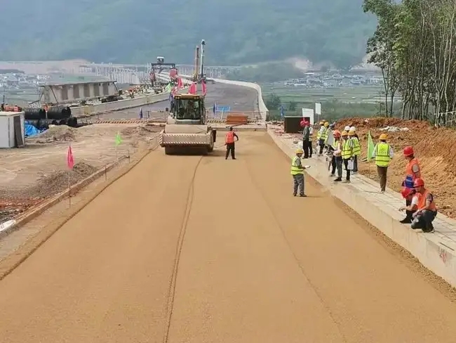 都兰路基工程